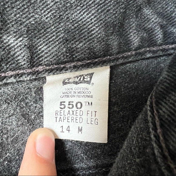 Levi’s 550 High Waist Dark Wash Cutoffs size 30 - Picture 7 of 7